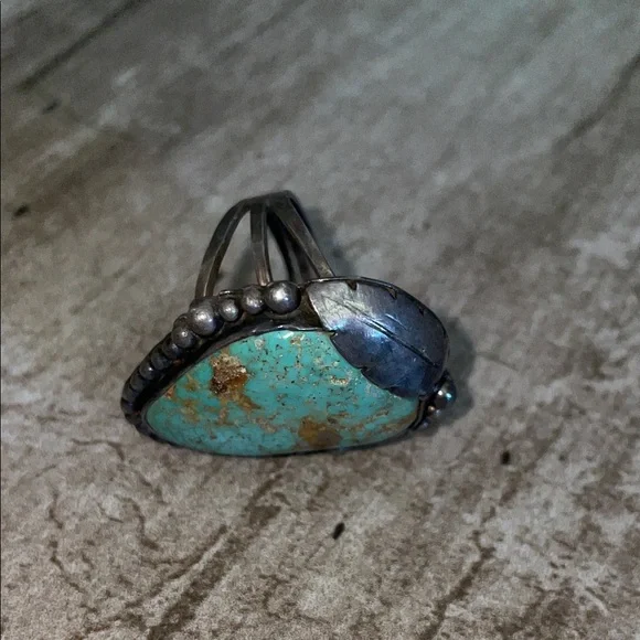 Turquoise and Silver Women's Ring, Size 8 - Picture 8 of 9